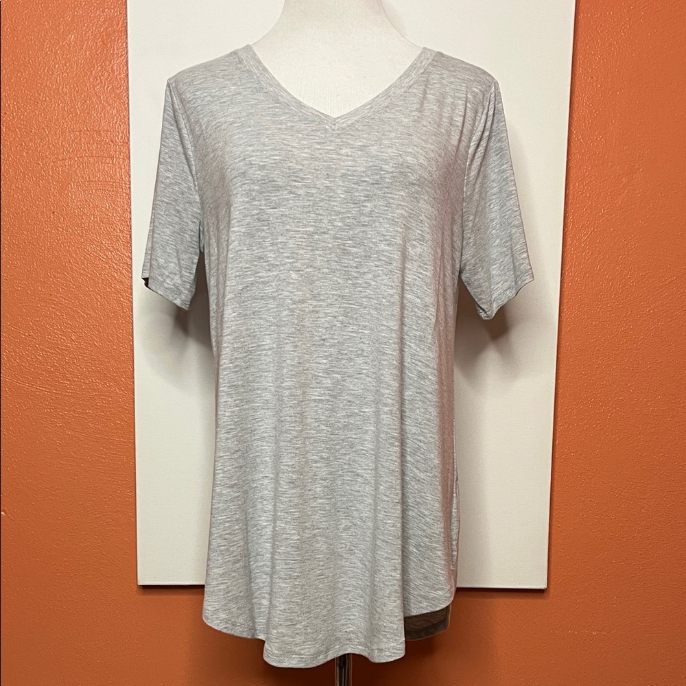 Zenana Outfitters Light Gray V-Neck Tee